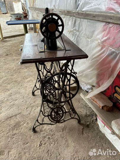 Швейная машина Singer