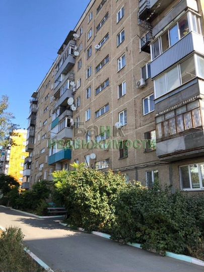 3-к. квартира, 52 м², 1/9 эт.