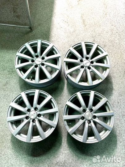 Продам литые диски р15