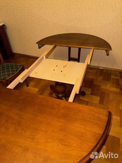 Круглый стол раздвижной из массива