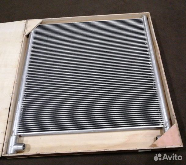 Радиатор масляный Hitachi ZX350LCH