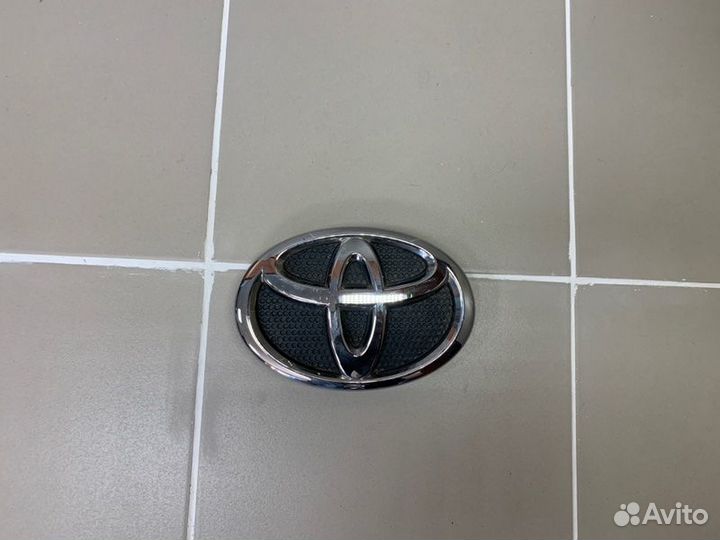Эмблема Toyota Land Cruiser Prado 150 2017