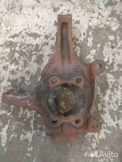 Кулак поворотный передний правый на Ниссан Кашкай