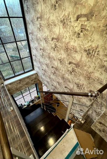 Облицовка лестничного металлокаркаса деревом