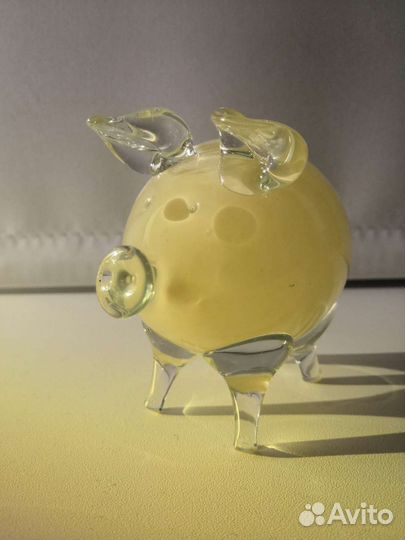 Фигурка свиньи из стекла