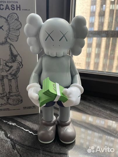 Коллекционная фигурка kaws