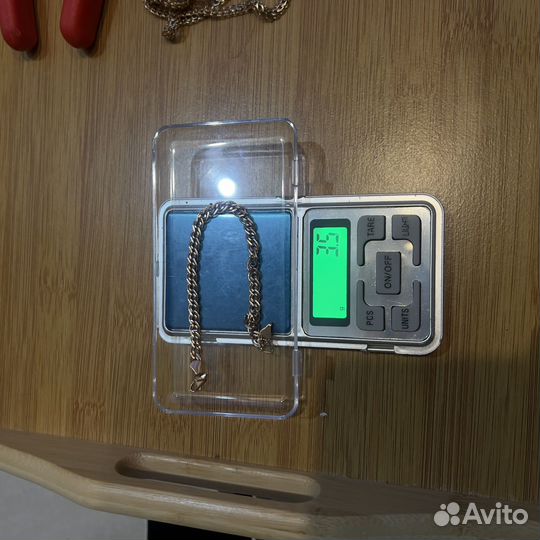 Жесткий золотой браслет