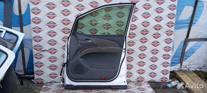 Дверь передняя правая Toyota Estima ACR50 2azfe