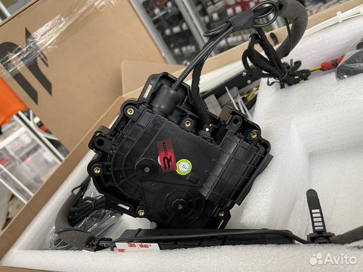 Доводчики дверей для Mazda комплект