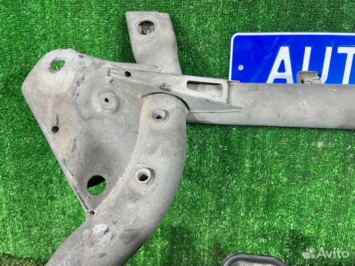 Передняя балка передняя Mercedes-Benz C-Class W204