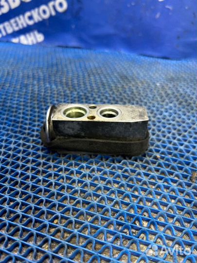 Клапан кондиционера Nissan Cefiro A33 седан VQ20