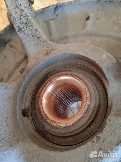 Кулак передний правый volkswagen polo 2011