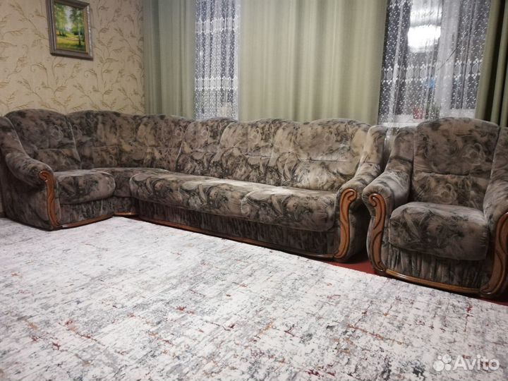 Мягкая мебель угловой диван и два кресла бу