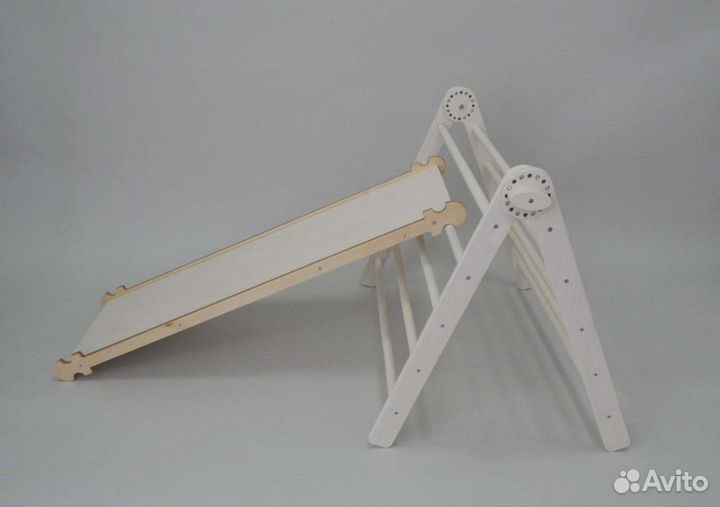 Полка для машинок Hot Wheels, треугольник пиклера