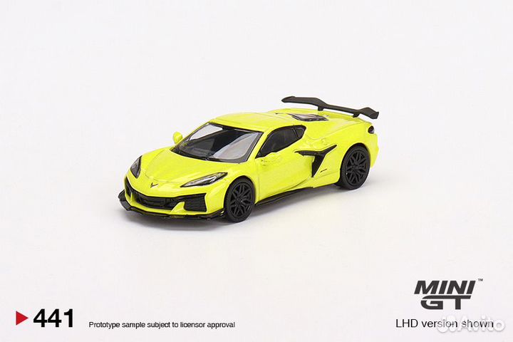 Модель Chevrolet Corvette 1/64 (mini gt)