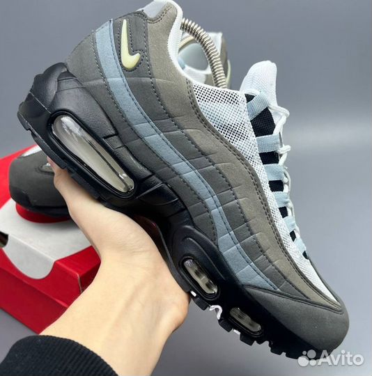 Серые кроссовки Nike Air Max 95