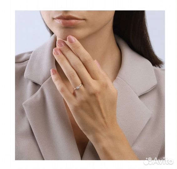 Золотое кольцо с бриллиантом
