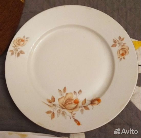 Тарелки из сервизов времен СССР