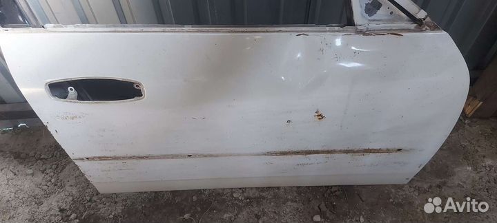 Дверь передняя правая на Nissan Skyline v35