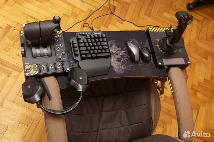 Джойстик и дроссель + геймерское кресло