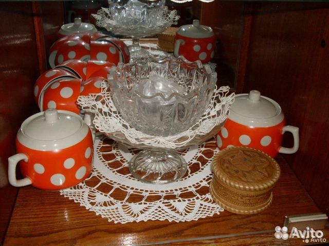 Сервизы,чашки,молочники,сахарница