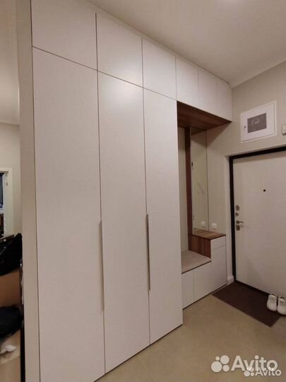 Прихожая со шкафом под ключ