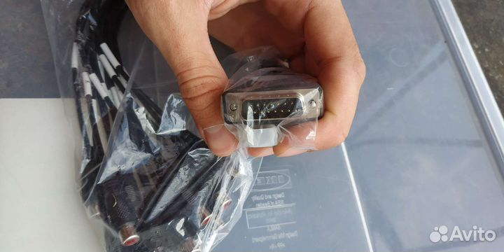 D-SUB DB15 VGA. S-Video - 3 x RCA