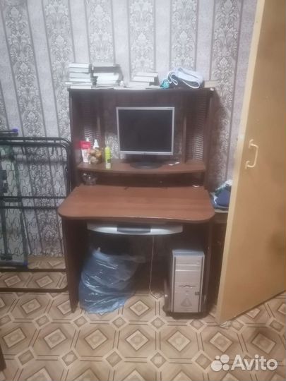 Компьютер с компьютерным столом