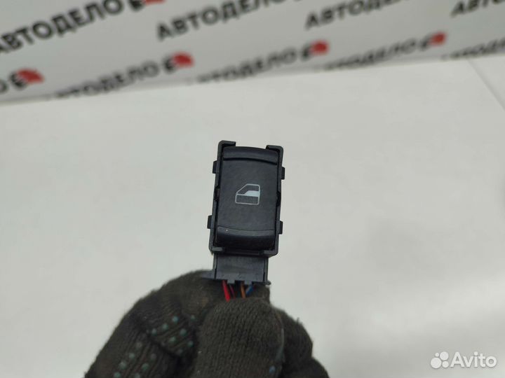 Кнопка стеклоподъемника Volkswagen Golf MK4