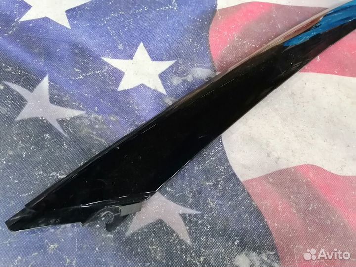 Молдинг стекла лобового левый Nissan Rogue III (2020—2024)