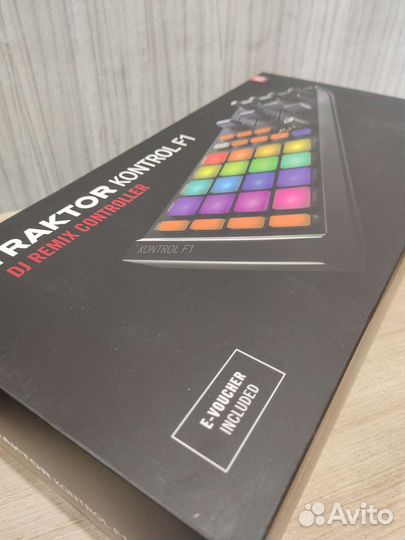 DJ-контроллер NI Traktor Kontrol F1 (новый)