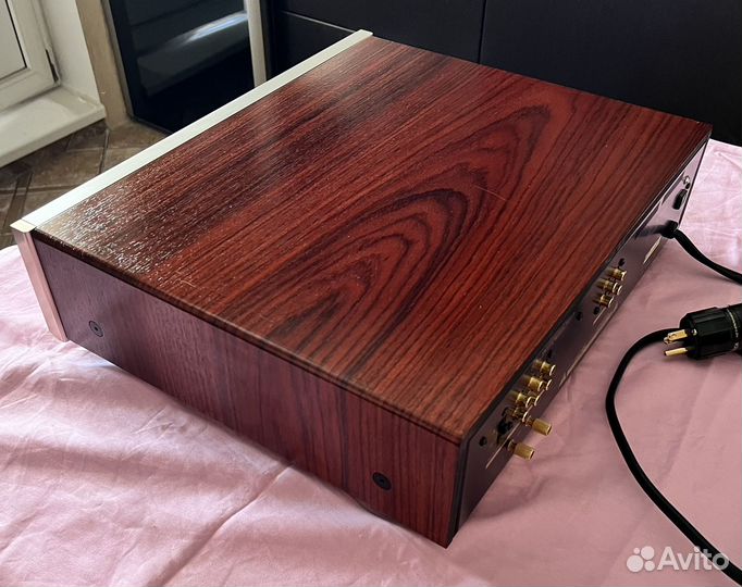 Фоно Усилитель Luxman - E 06