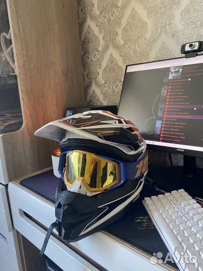 Кроссовый шлем с очками