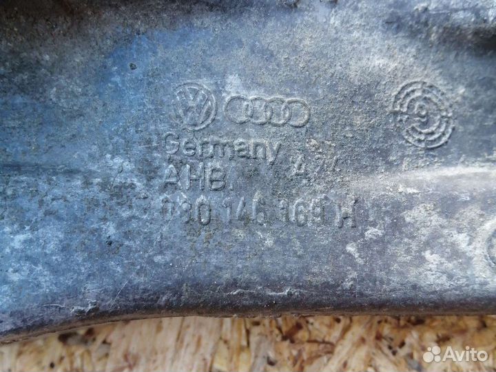 Кронштейн генератора golf 4 030145169H