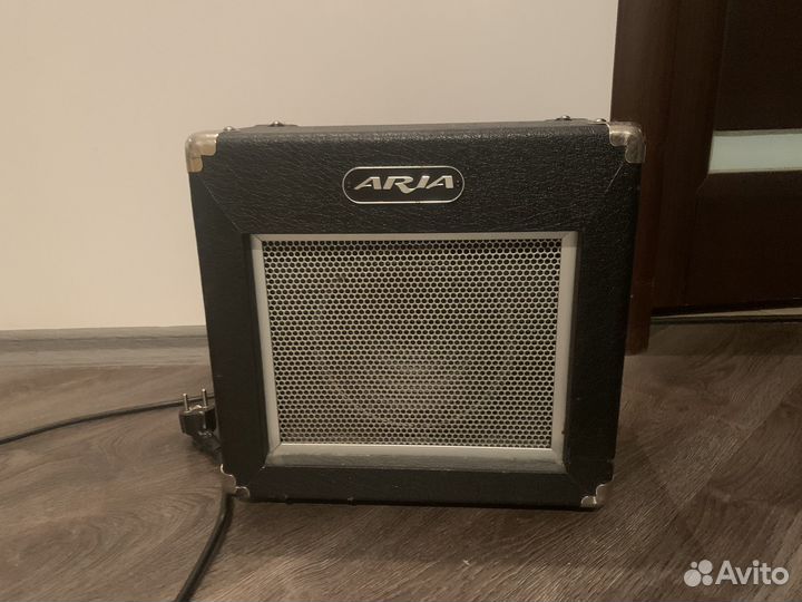 Комбоусилитель Aria