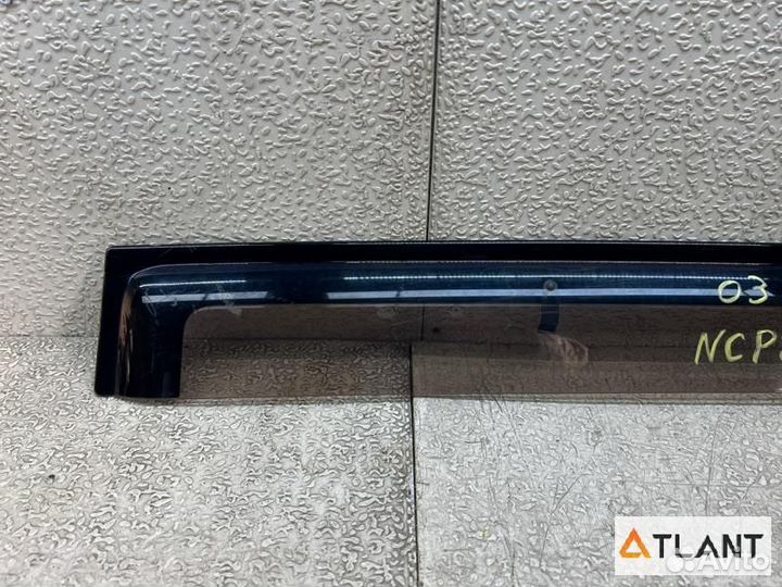 Ветровик задний левый toyota sienta