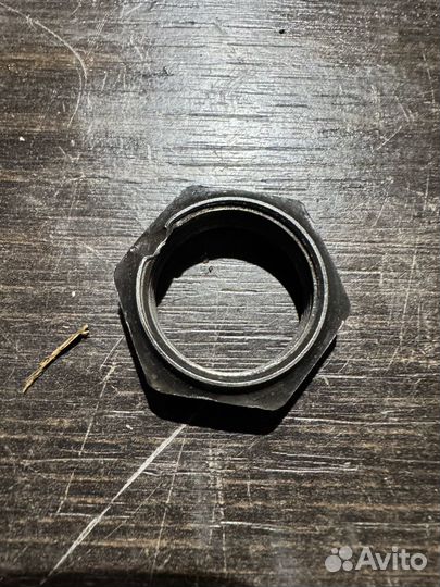 Гайка корзины сцепления Suzuki GSX-R 750 k6-k7