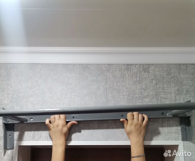 Турник настенный