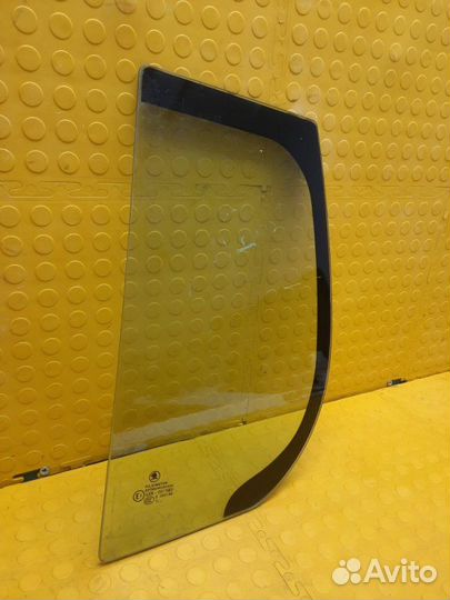 Стекло боковое заднее левое Skoda Fabia 2 2007