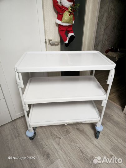 Этажерка на колесиках