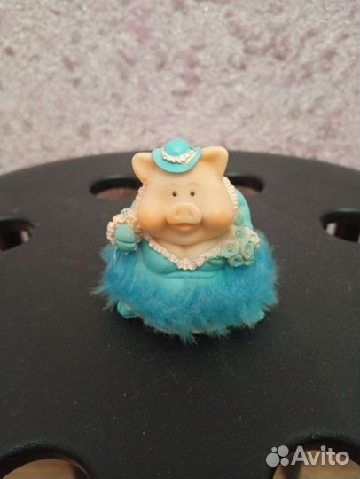 Фигурка свинка