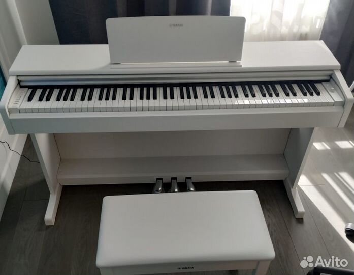 Цифровое пианино Yamaha 145 + Банкетка