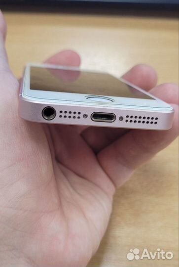 iPhone SE, 128 ГБ