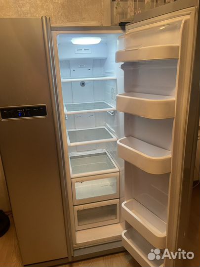 Холодильник Side-by-side Samsung