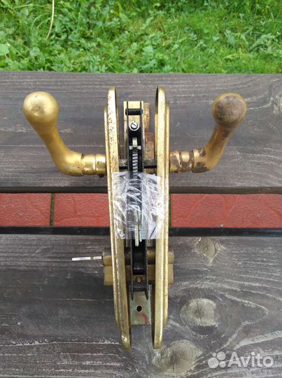 Замок дверной