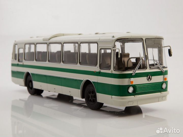 Коллекционная модель автобуса лаз-699Р