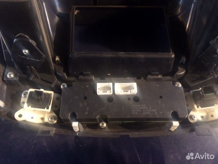 L200 средняя консоль