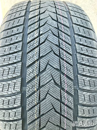 Sonix WinterXPro 999 275/50 R21 147U