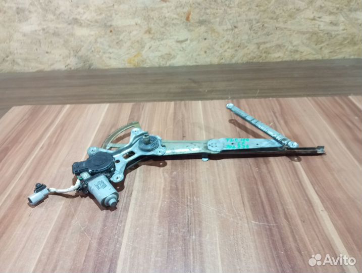 Передний левый стеклоподъемник Toyota land cruiser