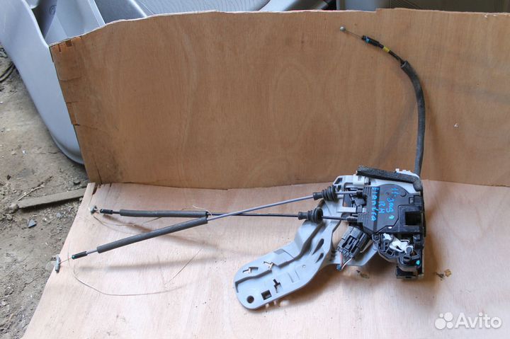 Замок двери задней правой Hyundai Elantra 2012